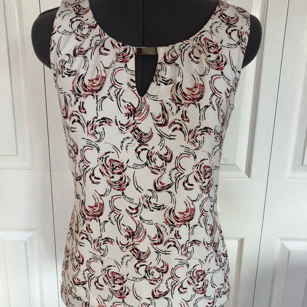 Red/white/black sleeveless top